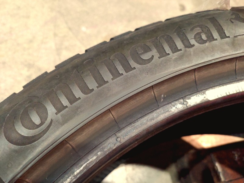2 Gomme usate 255 40 21 Pneumatici Invernali CONTINENTAL 2 Gomme usate 255 40 21 Pneumatici Invernali CONTINENTAL