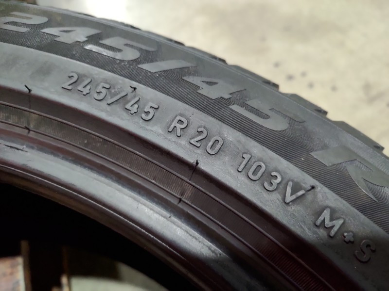 2 Gomme usate 245 45 20 e 2 Gomme usate 275 40 20 RUN FLAT Pneumatici Invernali PIRELLI 2 Gomme usate 245 45 20 e 2 Gomme usate 275 40 20 RUN FLAT Pneumatici Invernali PIRELLI