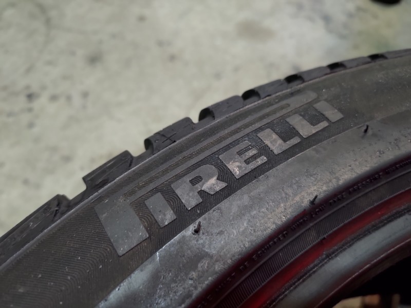 2 Gomme usate 245 45 20 e 2 Gomme usate 275 40 20 RUN FLAT Pneumatici Invernali PIRELLI 2 Gomme usate 245 45 20 e 2 Gomme usate 275 40 20 RUN FLAT Pneumatici Invernali PIRELLI