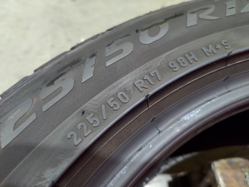 2 Gomme usate 225 50 17 Pneumatici Invernali PIRELLI 2 Gomme usate 225 50 17 Pneumatici Invernali PIRELLI
