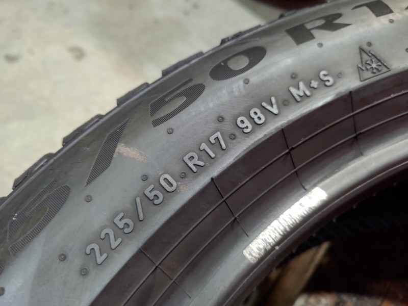 2 Gomme usate 225 50 17 Pneumatici Invernali PIRELLI 2 Gomme usate 225 50 17 Pneumatici Invernali PIRELLI