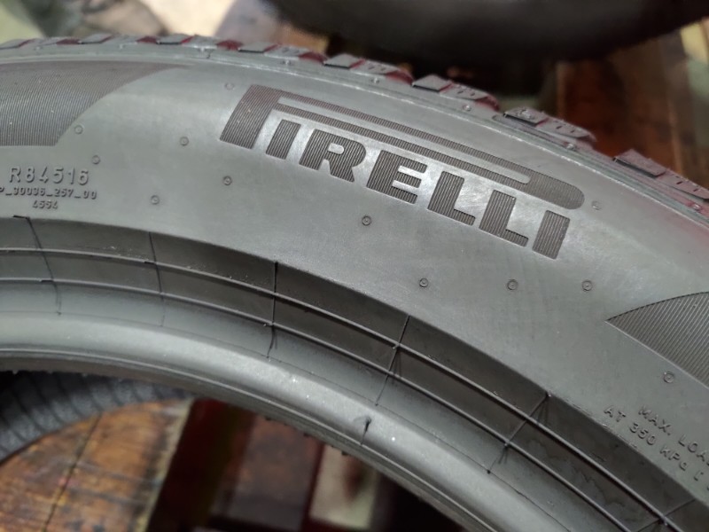 2 Gomme usate 225 50 17 Pneumatici Invernali PIRELLI 2 Gomme usate 225 50 17 Pneumatici Invernali PIRELLI