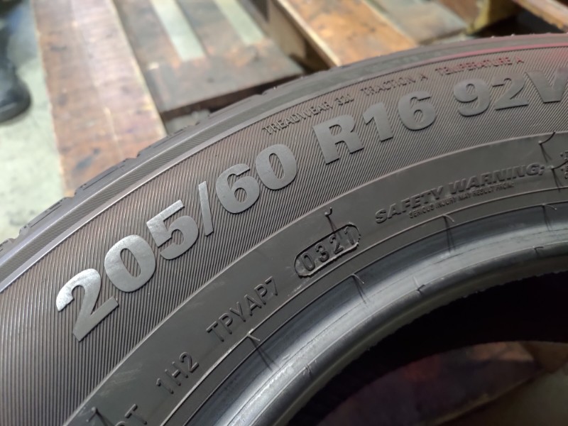 4 Gomme usate 205 60 16 Pneumatici Estivi KUMHO 4 Gomme usate 205 60 16 Pneumatici Estivi KUMHO