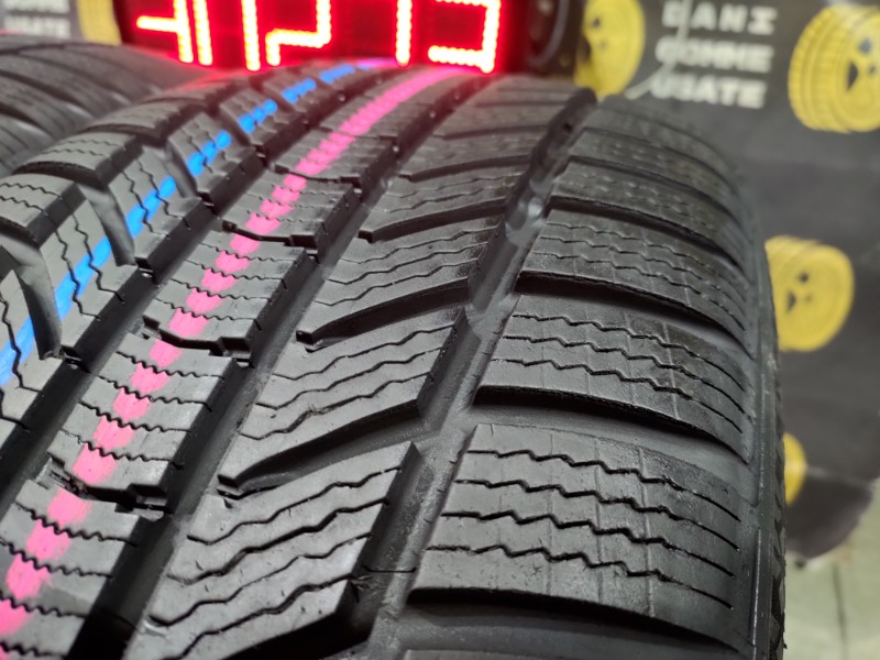 4 Gomme usate 235 50 19 Pneumatici Invernali CONTINENTAL 4 Gomme usate 235 50 19 Pneumatici Invernali CONTINENTAL
