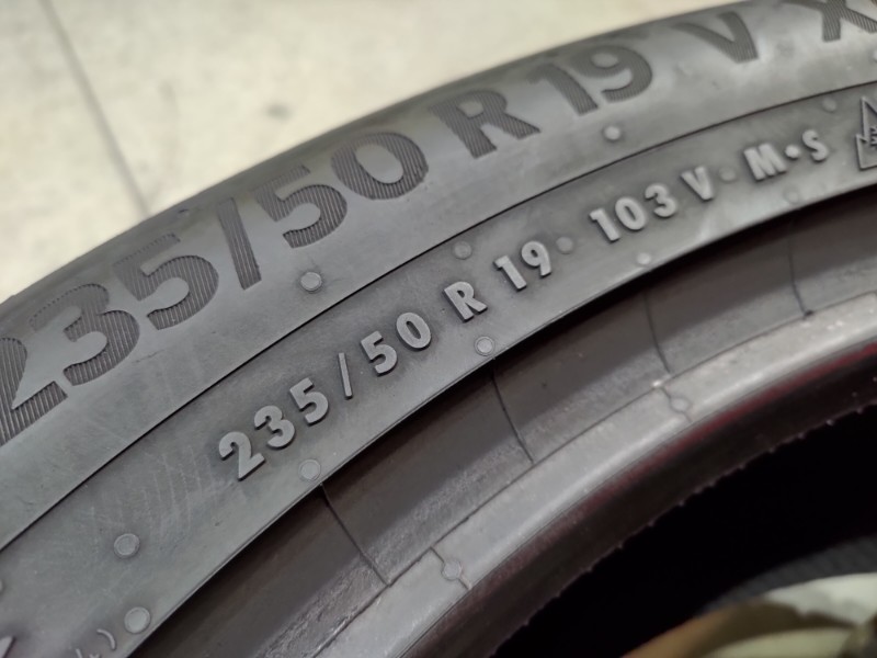 4 Gomme usate 235 50 19 Pneumatici Invernali CONTINENTAL 4 Gomme usate 235 50 19 Pneumatici Invernali CONTINENTAL