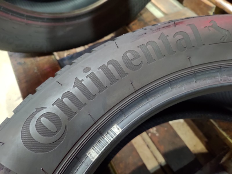 2 Gomme usate 215 55 17 Pneumatici Invernali CONTINENTAL 2 Gomme usate 215 55 17 Pneumatici Invernali CONTINENTAL