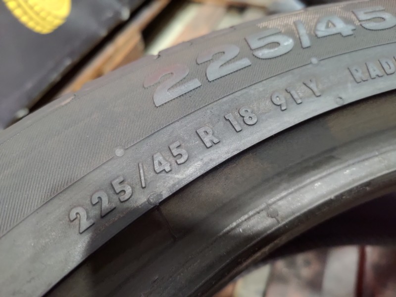 2 Gomme usate 225 45 18 RUN FLAT Pneumatici Estivi CONTINENTAL 2 Gomme usate 225 45 18 RUN FLAT Pneumatici Estivi CONTINENTAL