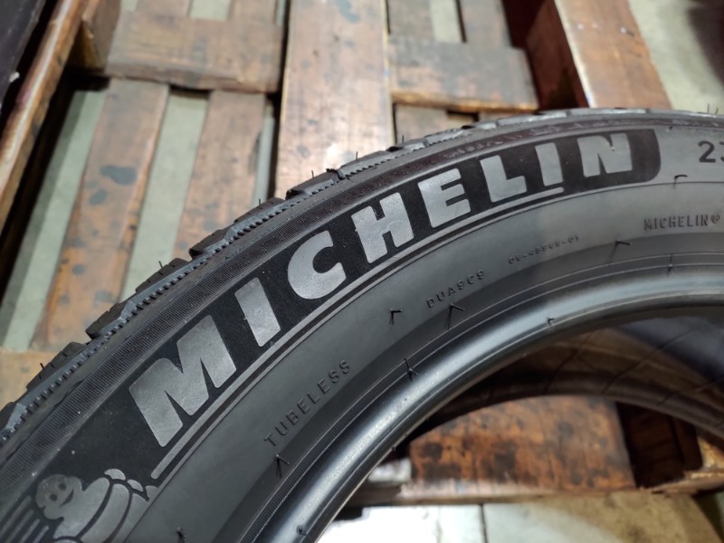 4 Gomme usate 235 50 19 Pneumatici Invernali MICHELIN 4 Gomme usate 235 50 19 Pneumatici Invernali MICHELIN