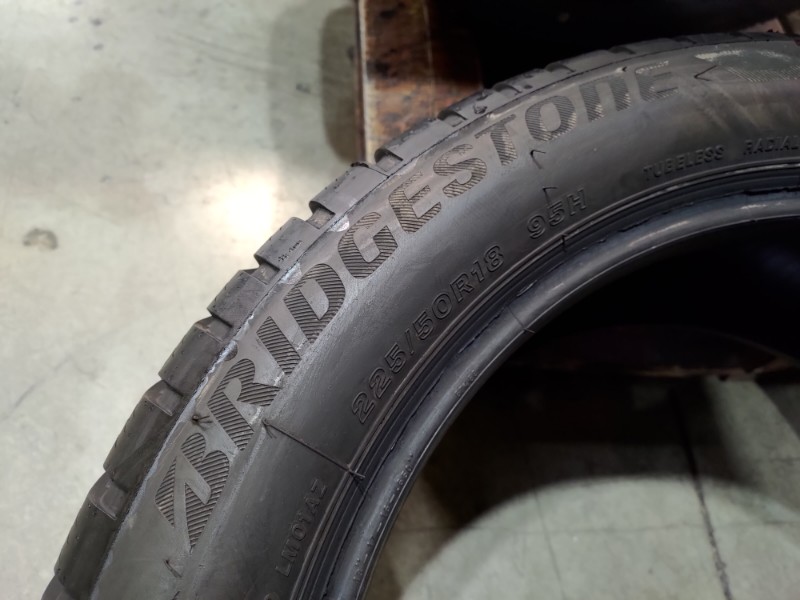 4 Gomme usate 225 50 18 RUN FLAT Pneumatici Invernali BRIDGESTONE 4 Gomme usate 225 50 18 RUN FLAT Pneumatici Invernali BRIDGESTONE