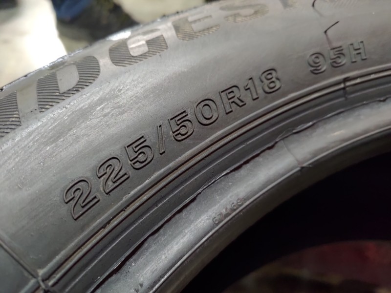 4 Gomme usate 225 50 18 RUN FLAT Pneumatici Invernali BRIDGESTONE 4 Gomme usate 225 50 18 RUN FLAT Pneumatici Invernali BRIDGESTONE