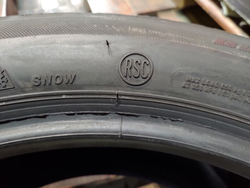4 Gomme usate 225 50 18 RUN FLAT Pneumatici Invernali BRIDGESTONE 4 Gomme usate 225 50 18 RUN FLAT Pneumatici Invernali BRIDGESTONE