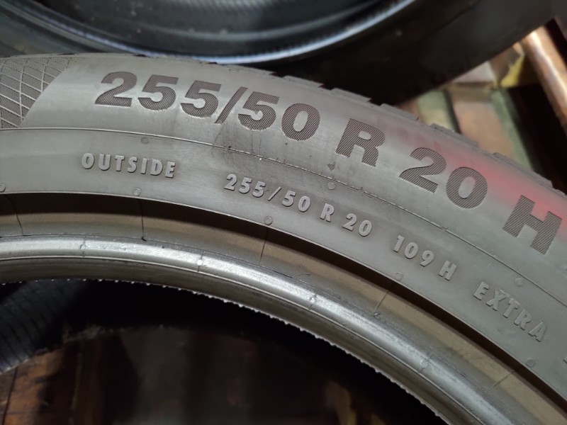 4 Gomme usate 255 50 20 Pneumatici Invernali CONTINENTAL 4 Gomme usate 255 50 20 Pneumatici Invernali CONTINENTAL