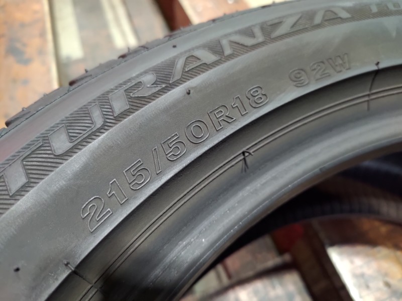 2 Gomme usate 215 50 18 Pneumatici Estivi BRIDGESTONE 2 Gomme usate 215 50 18 Pneumatici Estivi BRIDGESTONE
