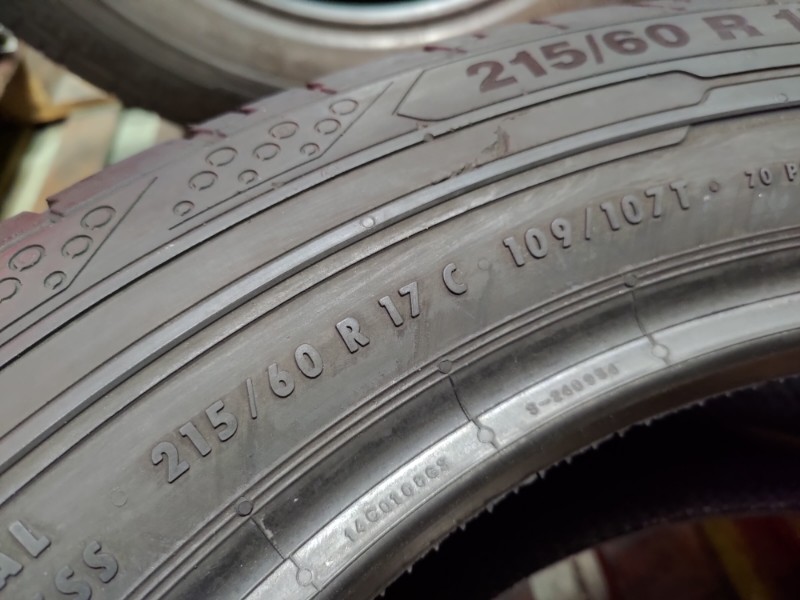 2 Gomme usate 215 60 17 C Pneumatici Estivi CONTINENTAL 2 Gomme usate 215 60 17 C Pneumatici Estivi CONTINENTAL