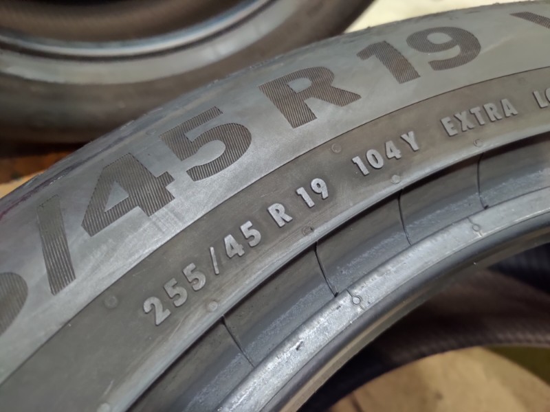 4 Gomme usate 255 45 19 Pneumatici Estivi CONTINENTAL 4 Gomme usate 255 45 19 Pneumatici Estivi CONTINENTAL