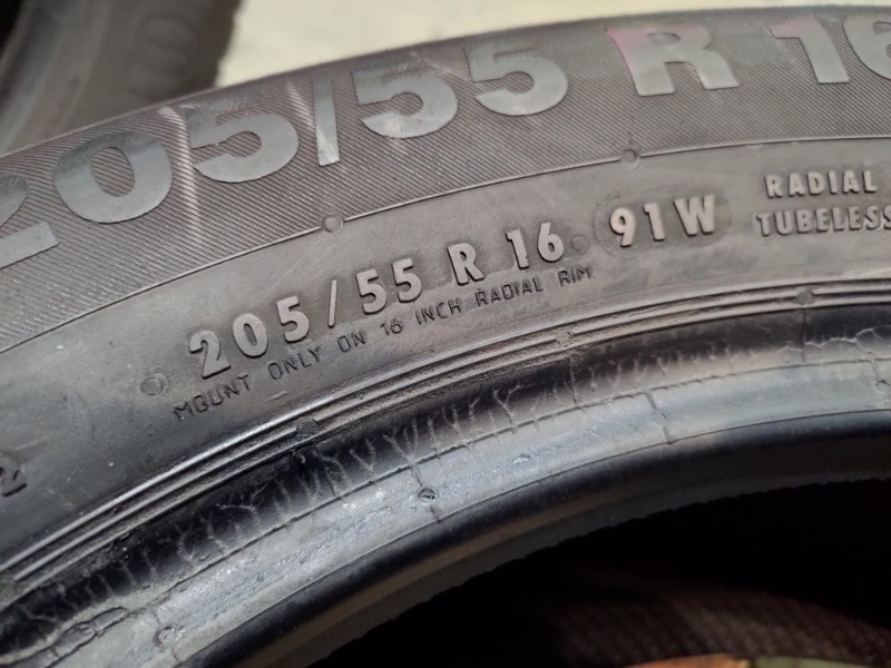 4 Gomme usate 205 55 16 Pneumatici Estivi CONTINENTAL 4 Gomme usate 205 55 16 Pneumatici Estivi CONTINENTAL