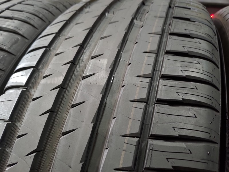4 Gomme nuove 235 60 18 Pneumatici Estivi MICHELIN 4 Gomme nuove 235 60 18 Pneumatici Estivi MICHELIN