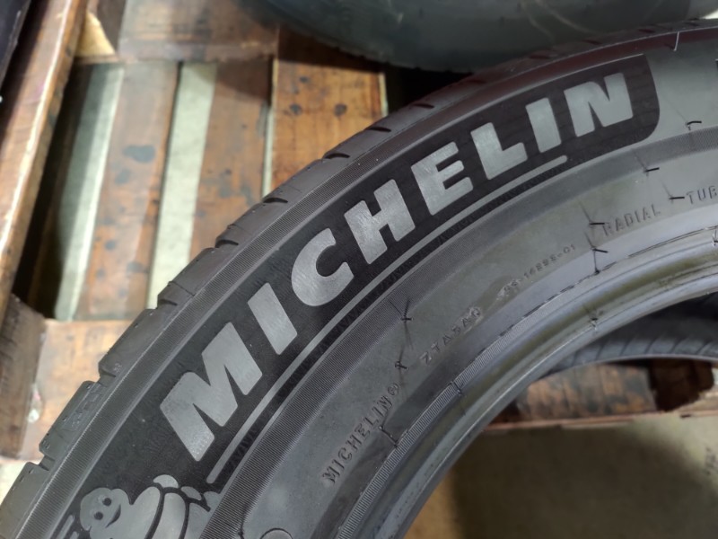 4 Gomme nuove 235 60 18 Pneumatici Estivi MICHELIN 4 Gomme nuove 235 60 18 Pneumatici Estivi MICHELIN