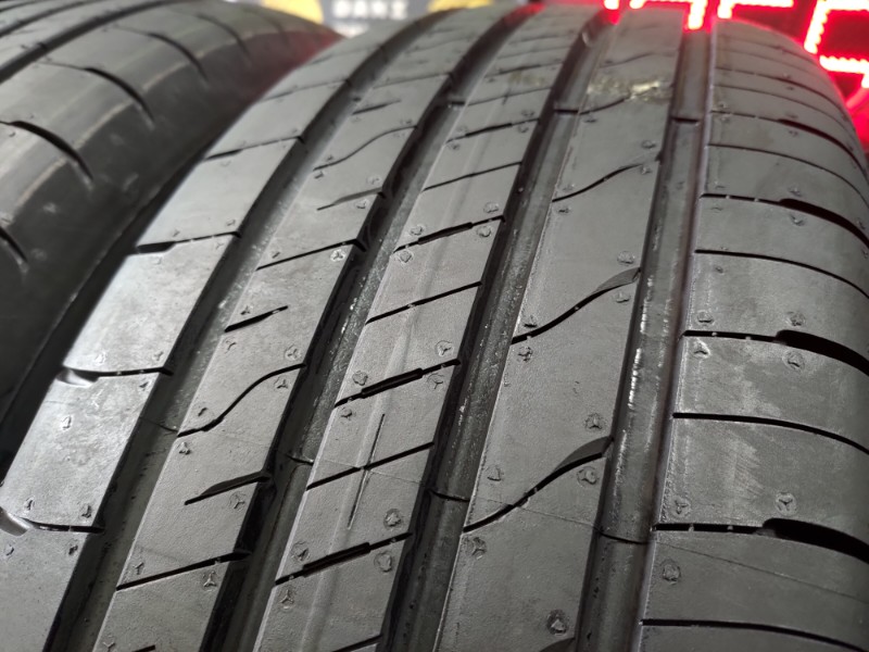 4 Gomme nuove 215 60 17 Pneumatici Estivi GOODYEAR 4 Gomme nuove 215 60 17 Pneumatici Estivi GOODYEAR