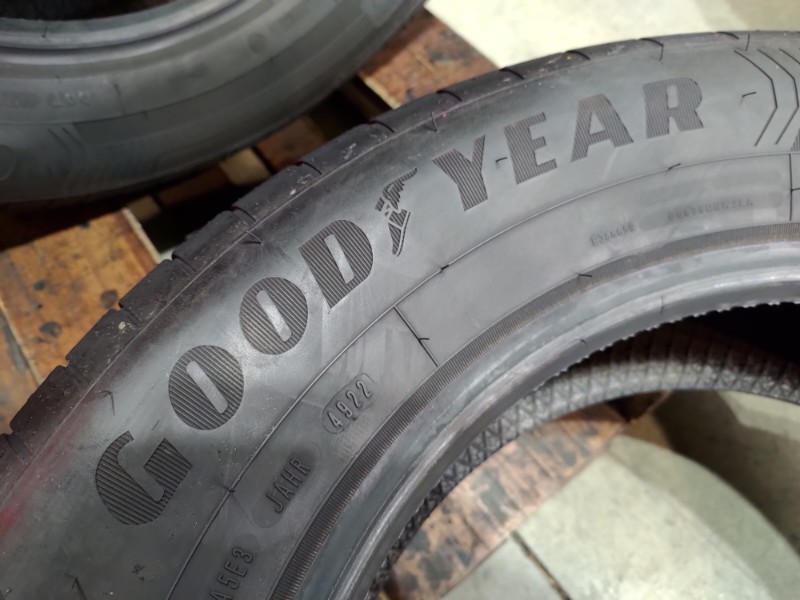 4 Gomme nuove 215 65 17 Pneumatici Estivi GOODYEAR 4 Gomme nuove 215 65 17 Pneumatici Estivi GOODYEAR