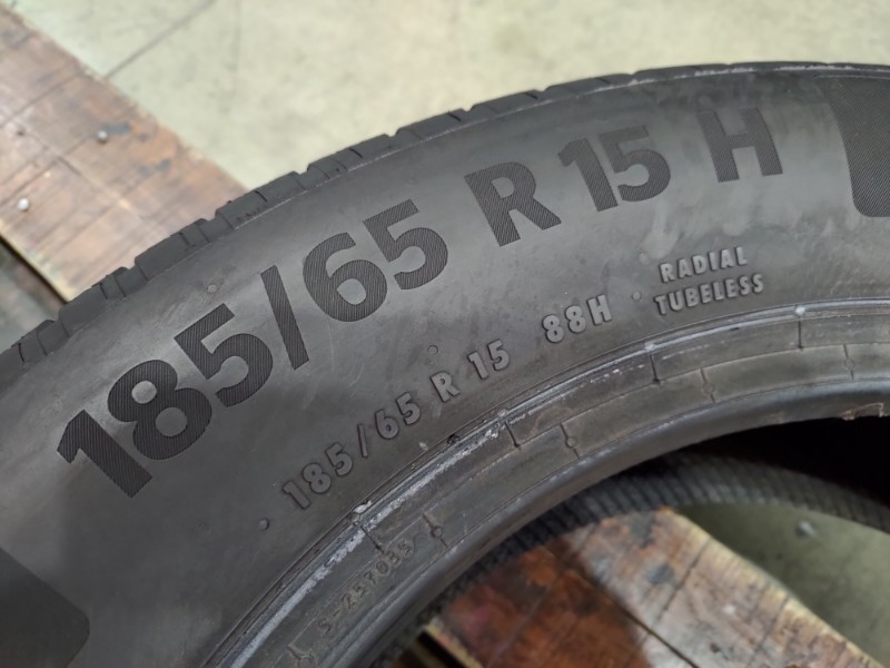 2 Gomme nuove 185 65 15 Pneumatici Estivi CONTINENTAL 2 Gomme nuove 185 65 15 Pneumatici Estivi CONTINENTAL
