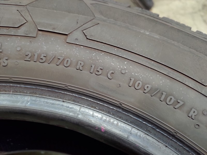 4 Gomme usate 215 70 15 C Pneumatici Invernali CONTINENTAL 4 Gomme usate 215 70 15 C Pneumatici Invernali CONTINENTAL