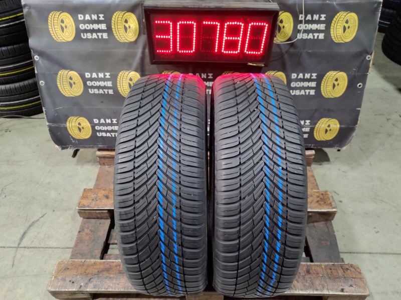 2 Gomme usate 215 55 18 Pneumatici 4 Stagioni TOYO 2 Gomme usate 215 55 18 Pneumatici 4 Stagioni TOYO