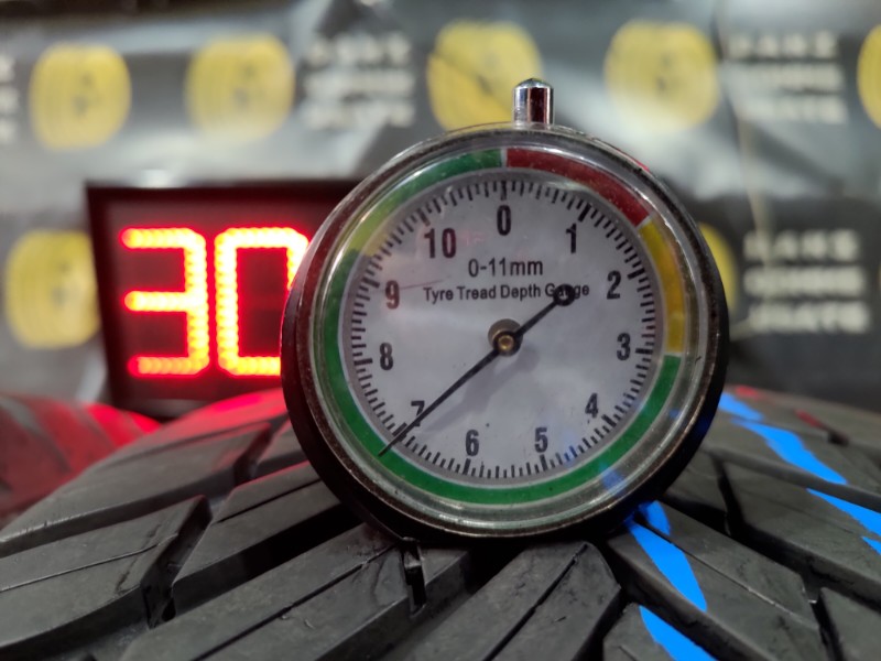 2 Gomme usate 215 55 18 Pneumatici 4 Stagioni TOYO 2 Gomme usate 215 55 18 Pneumatici 4 Stagioni TOYO
