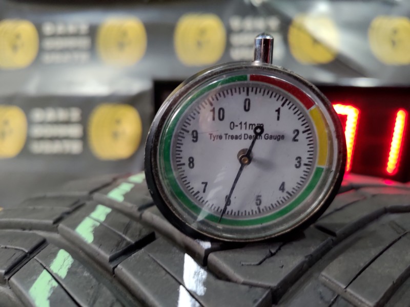2 Gomme usate 235 50 18 Pneumatici 4 Stagioni CONTINENTAL 2 Gomme usate 235 50 18 Pneumatici 4 Stagioni CONTINENTAL