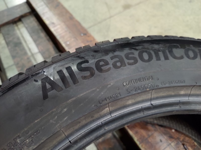 2 Gomme usate 235 50 18 Pneumatici 4 Stagioni CONTINENTAL 2 Gomme usate 235 50 18 Pneumatici 4 Stagioni CONTINENTAL