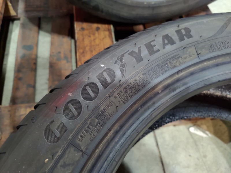 4 Gomme usate 235 50 18 Pneumatici 4 Stagioni GOODYEAR 4 Gomme usate 235 50 18 Pneumatici 4 Stagioni GOODYEAR