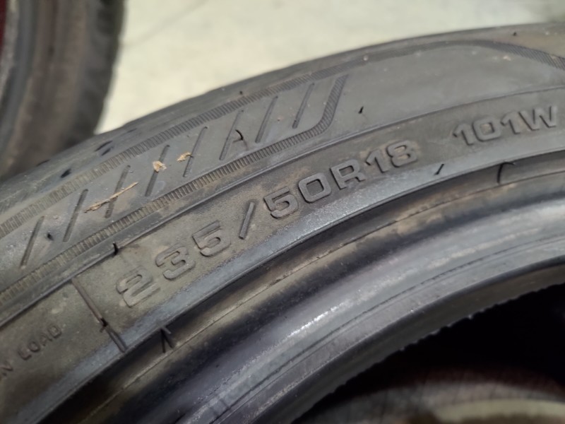 4 Gomme usate 235 50 18 Pneumatici 4 Stagioni GOODYEAR 4 Gomme usate 235 50 18 Pneumatici 4 Stagioni GOODYEAR