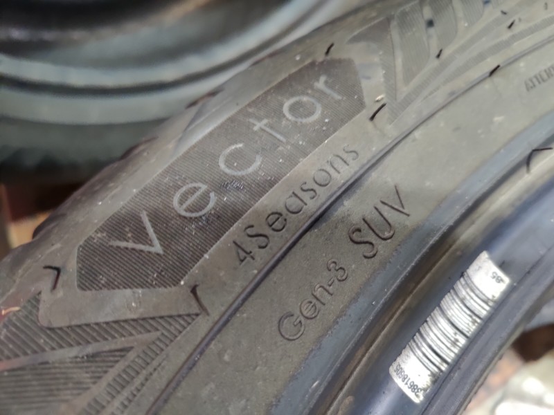 4 Gomme usate 235 50 18 Pneumatici 4 Stagioni GOODYEAR 4 Gomme usate 235 50 18 Pneumatici 4 Stagioni GOODYEAR