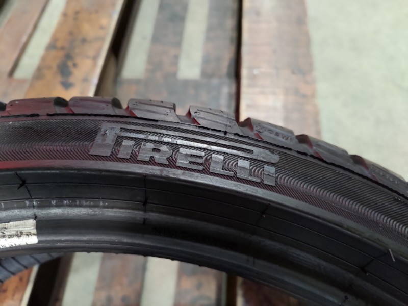 2 Gomme usate 235 35 19 Pneumatici Invernali PIRELLI 2 Gomme usate 235 35 19 Pneumatici Invernali PIRELLI