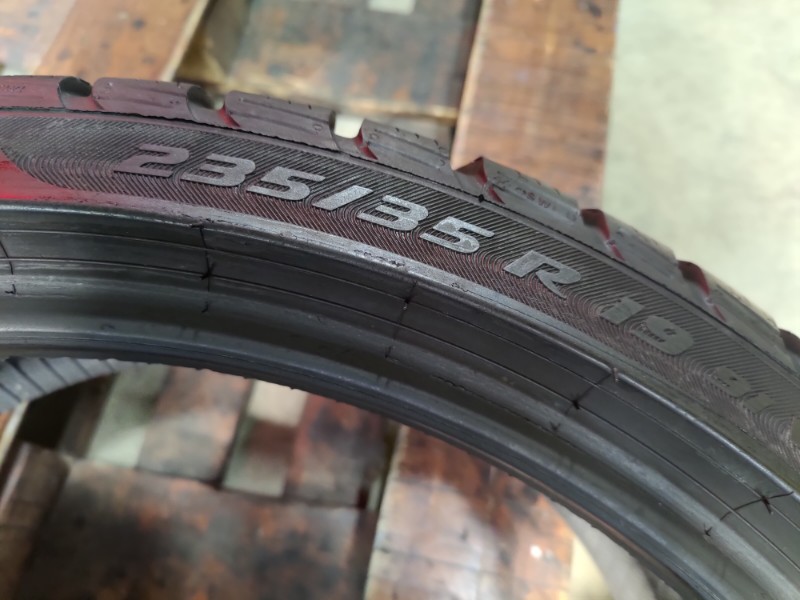 2 Gomme usate 235 35 19 Pneumatici Invernali PIRELLI 2 Gomme usate 235 35 19 Pneumatici Invernali PIRELLI