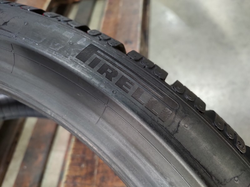 2 Gomme usate 235 35 19 Pneumatici Invernali PIRELLI 2 Gomme usate 235 35 19 Pneumatici Invernali PIRELLI