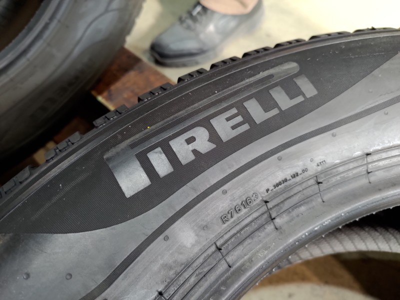 4 Gomme usate 235 60 18 Pneumatici Invernali PIRELLI 4 Gomme usate 235 60 18 Pneumatici Invernali PIRELLI