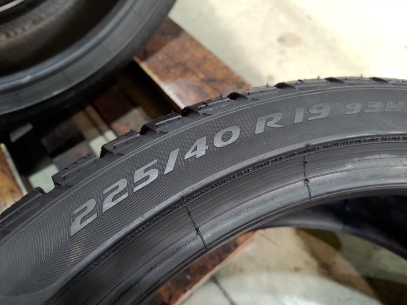 2 Gomme usate 225 40 19 e 2 Gomme usate 255 35 19 RUN FLAT Pneumatici Invernali PIRELLI 2 Gomme usate 225 40 19 e 2 Gomme usate 255 35 19 RUN FLAT Pneumatici Invernali PIRELLI