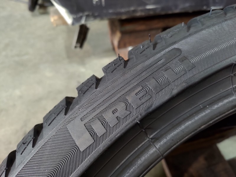 2 Gomme usate 225 40 19 e 2 Gomme usate 255 35 19 RUN FLAT Pneumatici Invernali PIRELLI 2 Gomme usate 225 40 19 e 2 Gomme usate 255 35 19 RUN FLAT Pneumatici Invernali PIRELLI