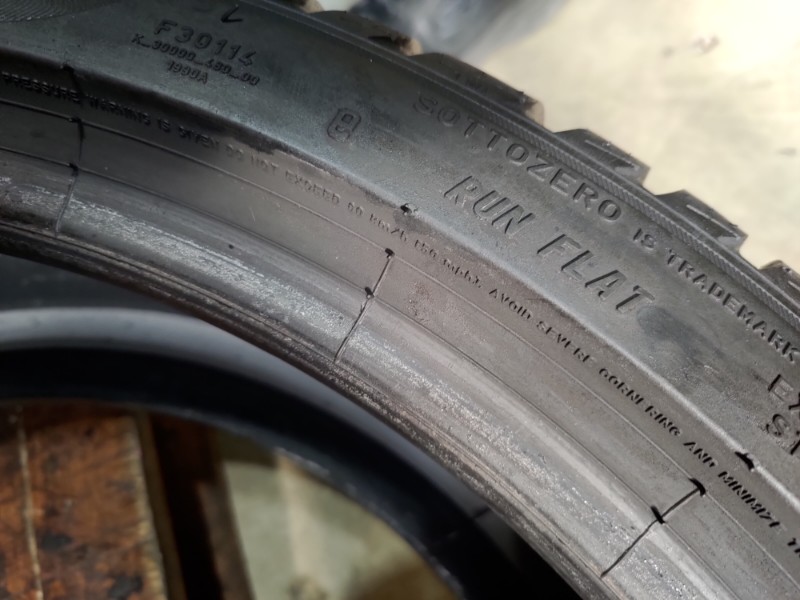 2 Gomme usate 225 40 19 e 2 Gomme usate 255 35 19 RUN FLAT Pneumatici Invernali PIRELLI 2 Gomme usate 225 40 19 e 2 Gomme usate 255 35 19 RUN FLAT Pneumatici Invernali PIRELLI