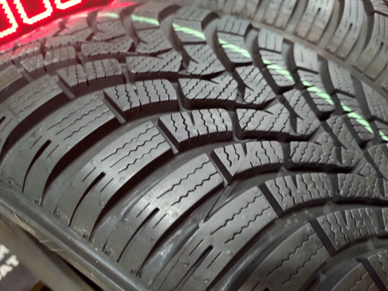 4 Gomme usate 205 55 17 Pneumatici Invernali FALKEN 4 Gomme usate 205 55 17 Pneumatici Invernali FALKEN