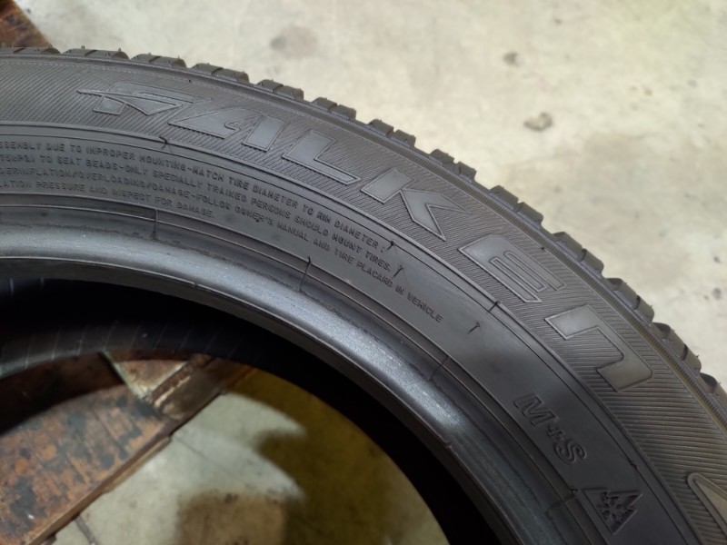 4 Gomme usate 205 55 17 Pneumatici Invernali FALKEN 4 Gomme usate 205 55 17 Pneumatici Invernali FALKEN