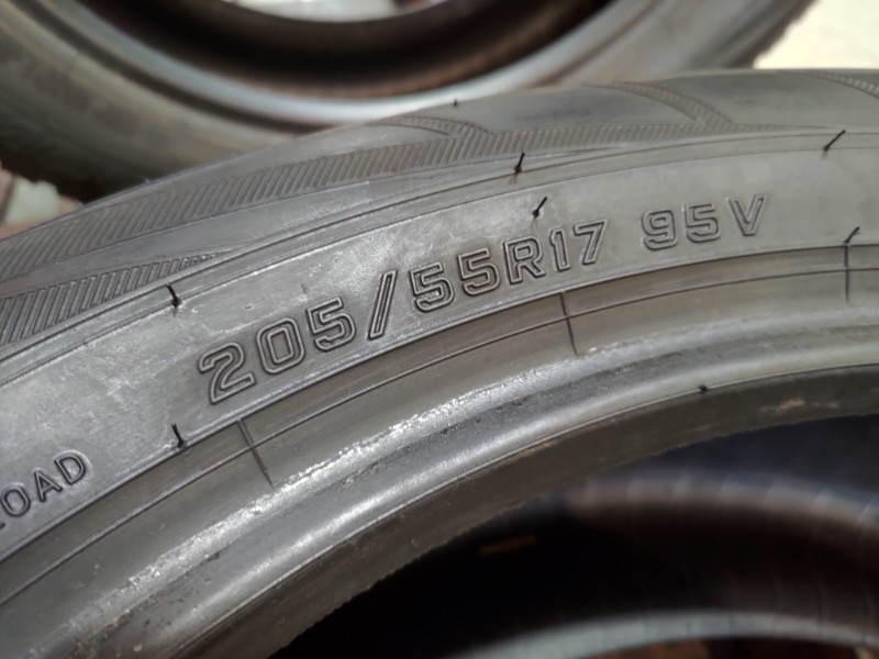 4 Gomme usate 205 55 17 Pneumatici Invernali FALKEN 4 Gomme usate 205 55 17 Pneumatici Invernali FALKEN