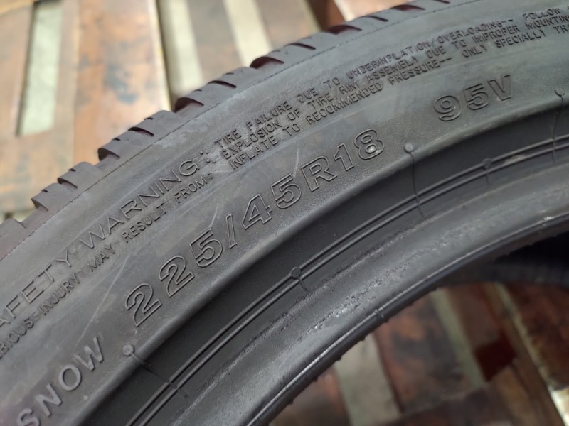 2 Gomme usate 225 45 18 Pneumatici Invernali BRIDGESTONE 2 Gomme usate 225 45 18 Pneumatici Invernali BRIDGESTONE