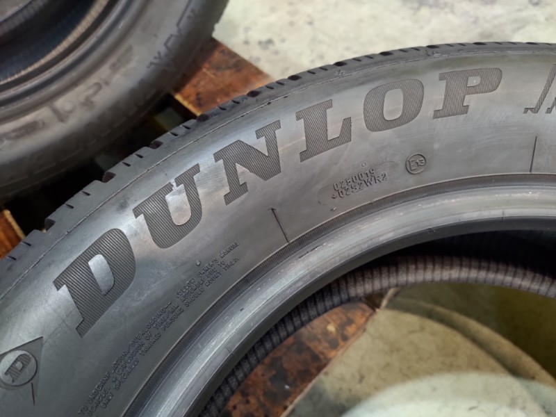 4 Gomme usate 215 60 17 Pneumatici Invernali DUNLOP 4 Gomme usate 215 60 17 Pneumatici Invernali DUNLOP