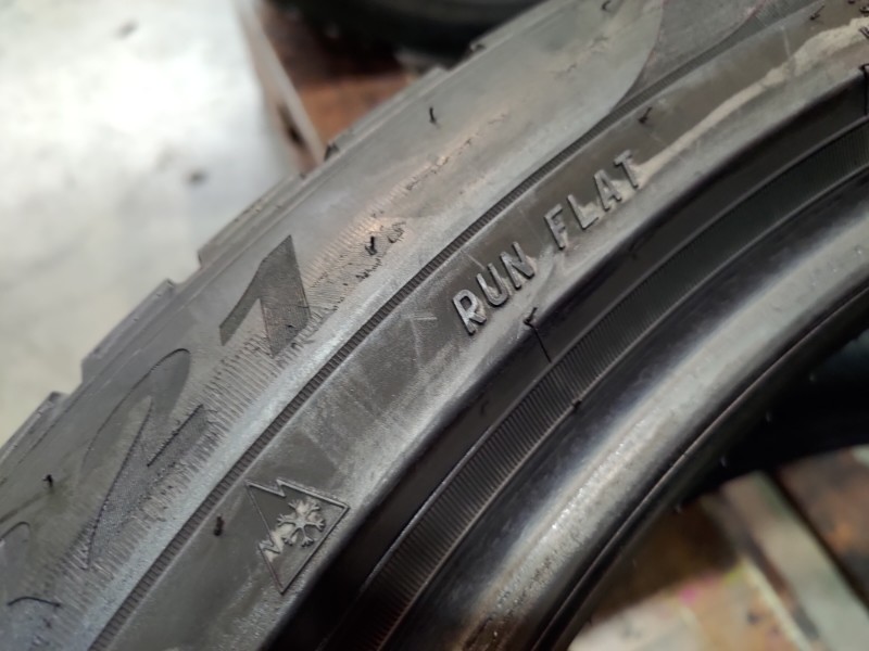 2 Gomme usate 315 35 21 e 2 Gomme usate 275 40 21RUN FLAT Pneumatici Invernali PIRELLI 2 Gomme usate 315 35 21 e 2 Gomme usate 275 40 21RUN FLAT Pneumatici Invernali PIRELLI