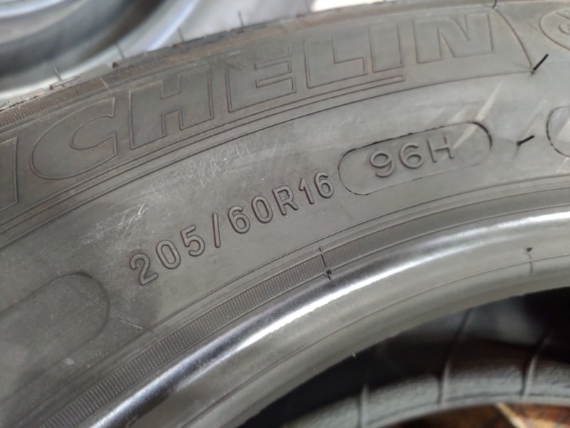 4 Gomme usate 205 60 16 Pneumatici Estivi MICHELIN 4 Gomme usate 205 60 16 Pneumatici Estivi MICHELIN