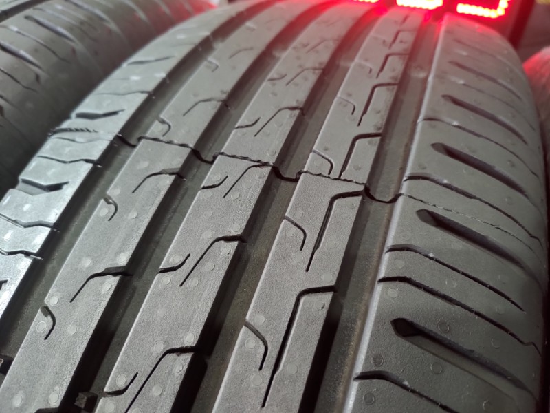 4 Gomme nuove 215 65 17 Pneumatici Estivi CONTINENTAL 4 Gomme nuove 215 65 17 Pneumatici Estivi CONTINENTAL
