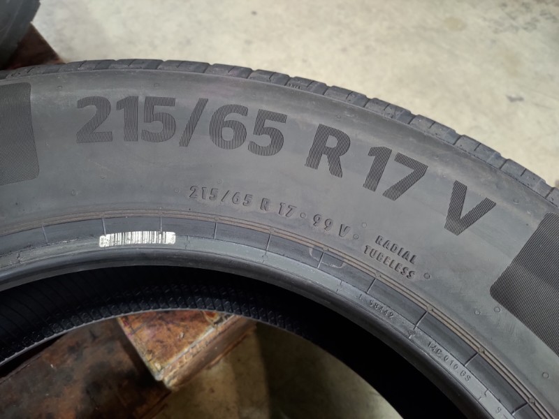 4 Gomme nuove 215 65 17 Pneumatici Estivi CONTINENTAL 4 Gomme nuove 215 65 17 Pneumatici Estivi CONTINENTAL