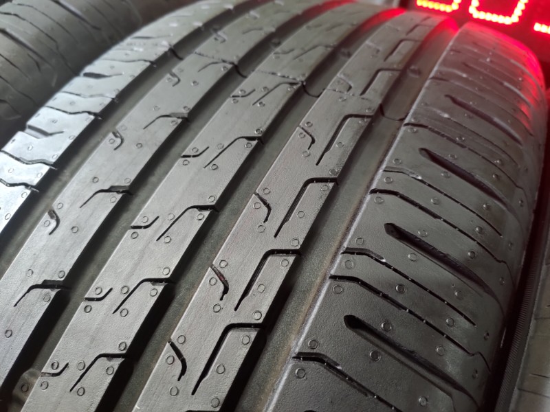 4 Gomme nuove 235 55 18 Pneumatici Estivi CONTINENTAL 4 Gomme nuove 235 55 18 Pneumatici Estivi CONTINENTAL